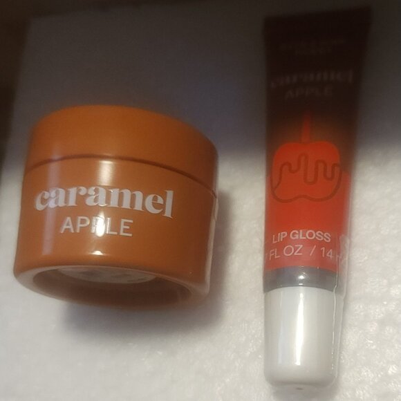 YUM! Bath and Body Works caramel apple  lip gloss and lip scrub duo UNOPENED New - Picture 2 of 2